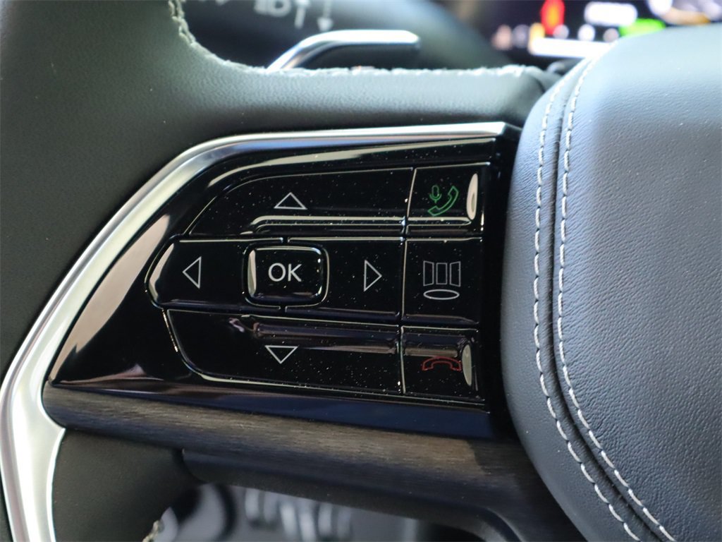 New 2023 Jeep Grand Cherokee Overland w/ Luxury Tech Group IV AWD/4WD image 11