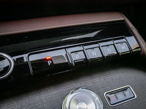 Used 2025 Lincoln Navigator Reserve AWD/4WD image 25