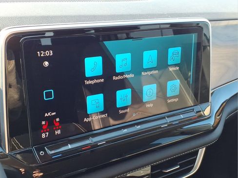 Used 2024 Volkswagen Atlas SE image 25