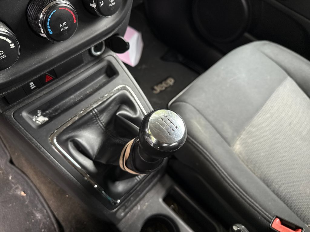 Used 2016 Jeep Patriot Sport FWD image 23