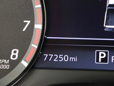 Used 2021 Nissan Titan PRO-4X w/ Pro-4x Utility Package image 17