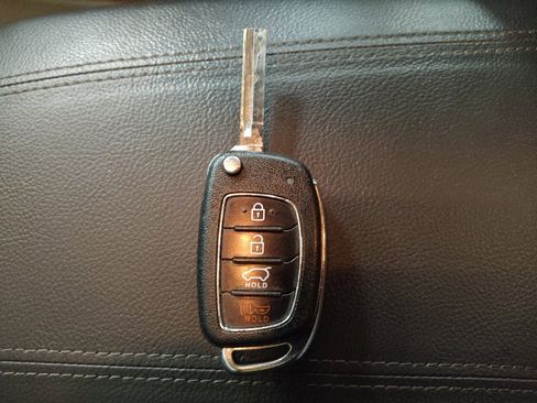 Used 2018 Hyundai Santa Fe Sport image 32