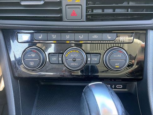 Used 2021 Volkswagen Jetta SE image 38
