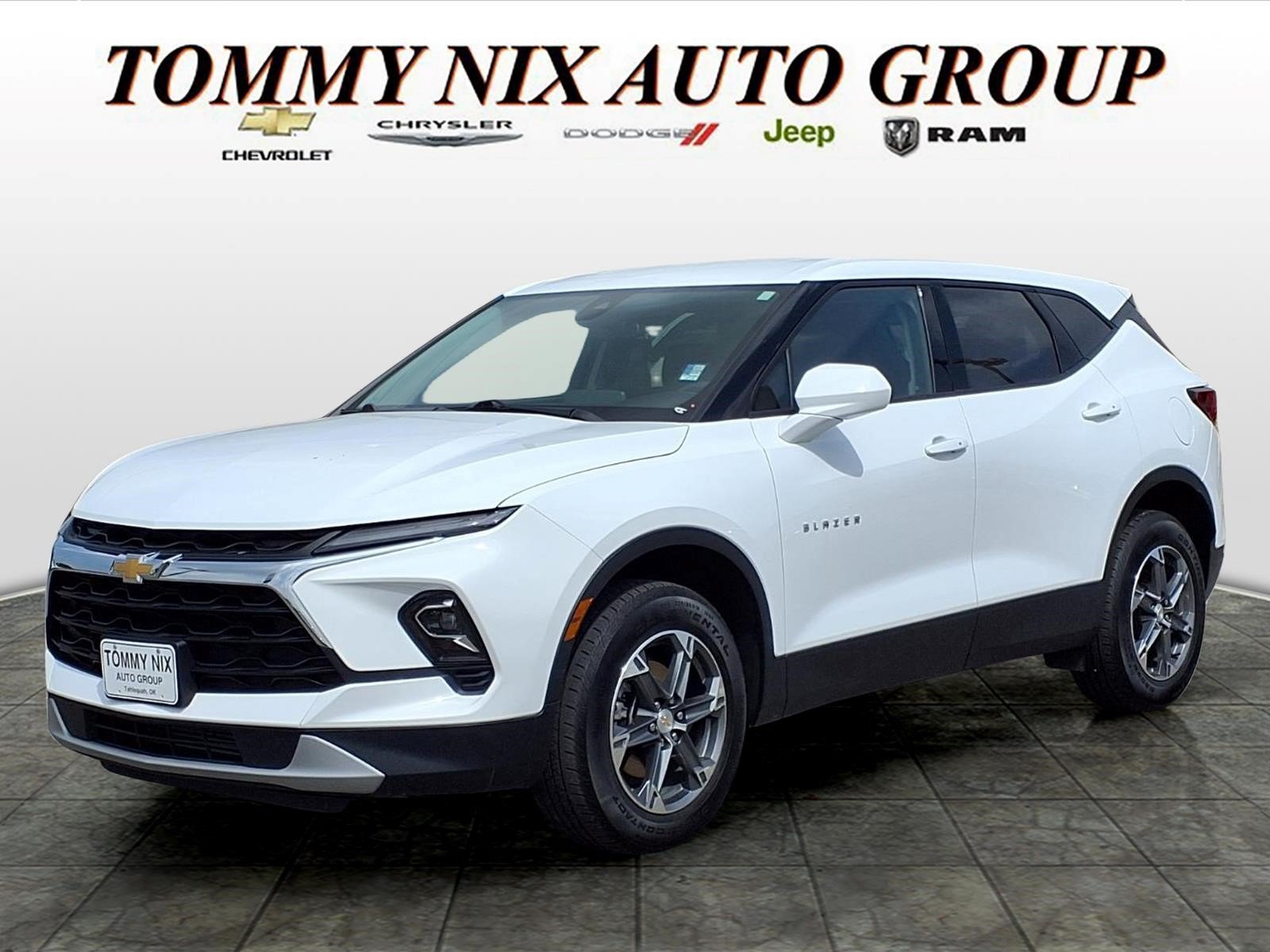 Used 2025 Chevrolet Blazer LT FWD image 1