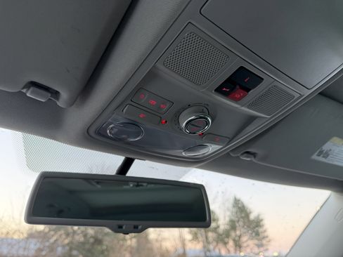 Used 2017 Volkswagen Tiguan Sport image 12