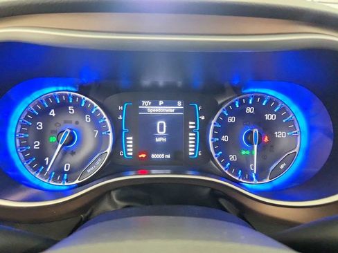 Used 2017 Chrysler Pacifica Touring-L FWD image 15