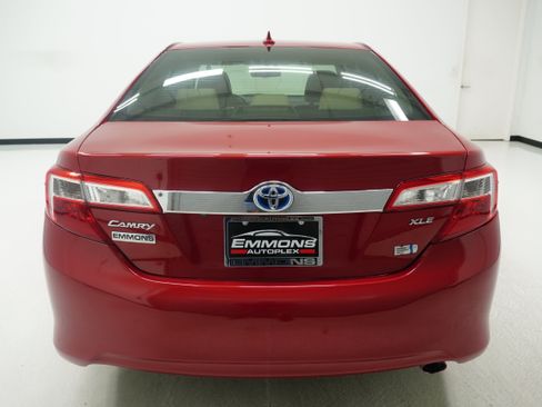 Used 2014 Toyota Camry XLE w/ Leather Package FWD image 5
