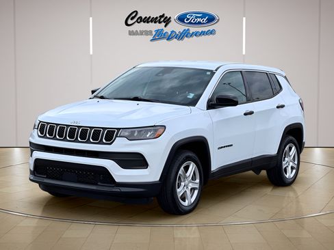 Used 2023 Jeep Compass Sport AWD/4WD image 2