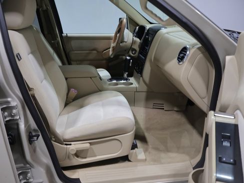 Used 2006 Ford Explorer XLT AWD/4WD image 22