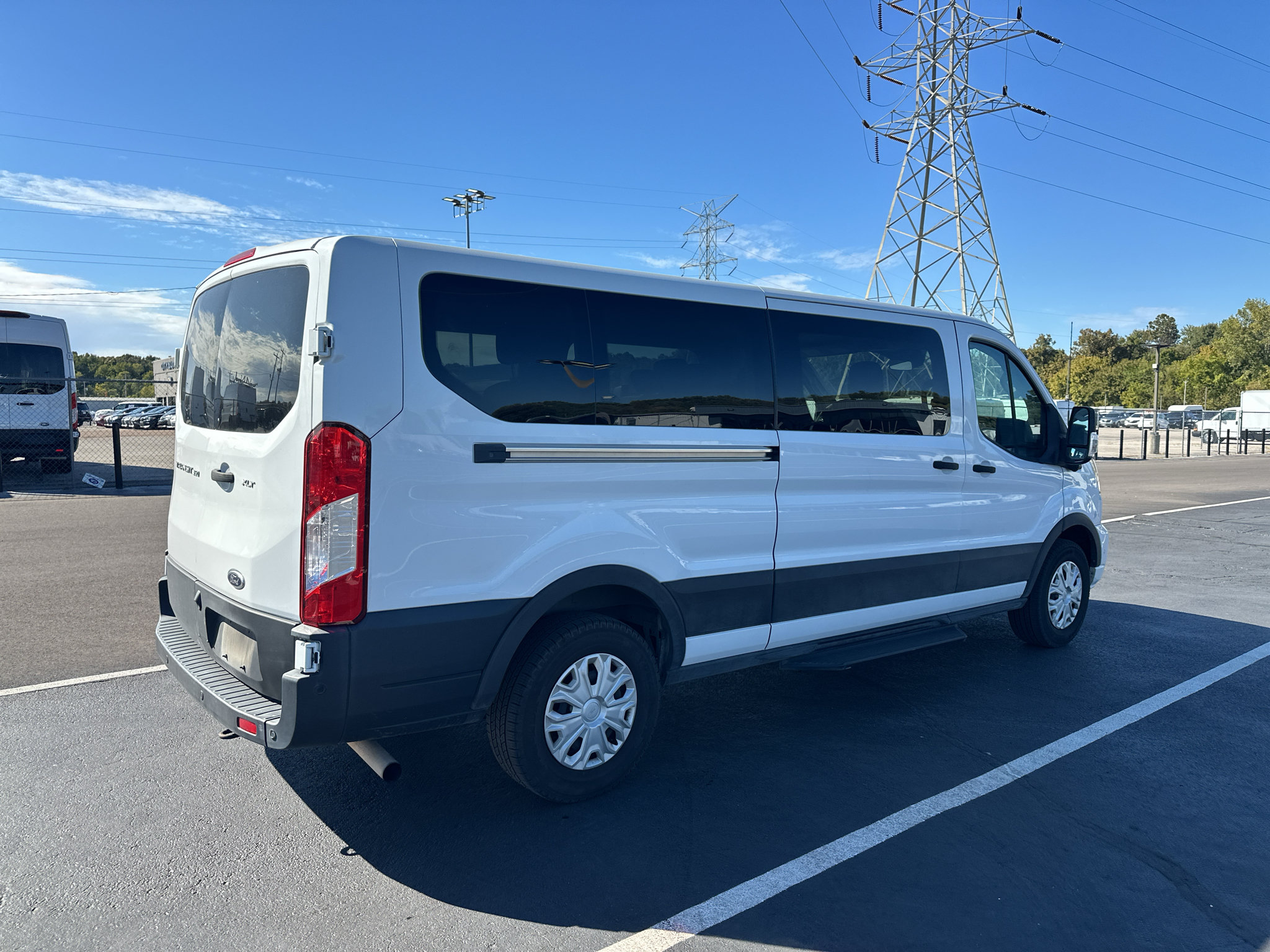 Used 2023 Ford Transit 350 XLT RWD image 5