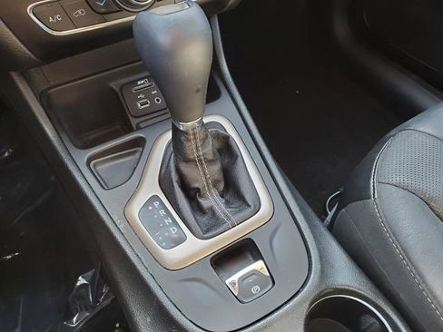 Used 2015 Jeep Cherokee Limited w/ Luxury Group image 26