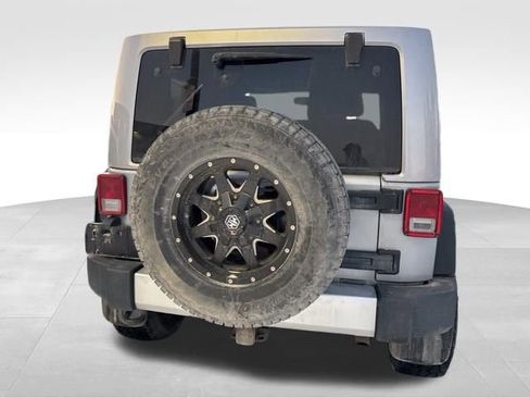 Used 2015 Jeep Wrangler Sahara image 15