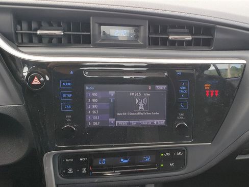 Used 2018 Toyota Corolla LE image 11