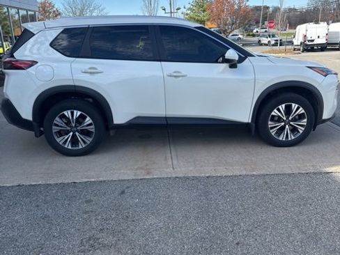 Used 2022 Nissan Rogue SV w/ SV Premium Package image 8