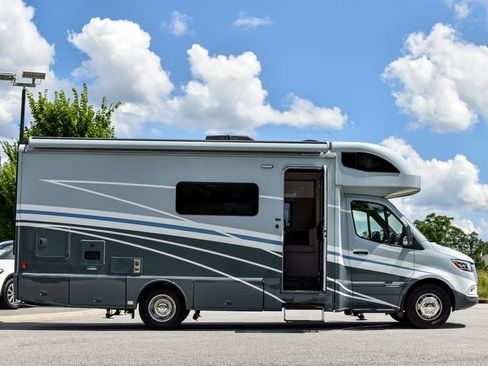 Used 2023 Mercedes-Benz Sprinter 3500 image 11