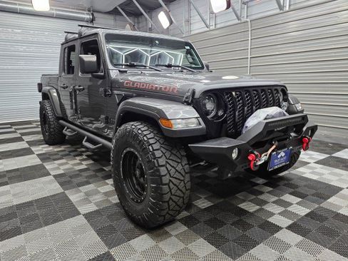 Used 2023 Jeep Gladiator Sport AWD/4WD image 4