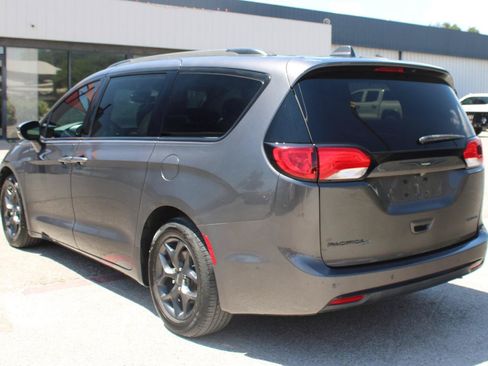 Used 2020 Chrysler Pacifica Limited w/ Advanced Safetytec Group FWD image 4