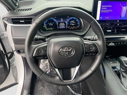 Used 2024 Toyota Venza Limited image 11