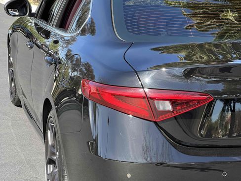 Used 2019 Alfa Romeo Giulia image 56