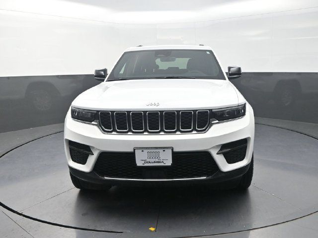 Used 2025 Jeep Grand Cherokee Laredo AWD/4WD image 4