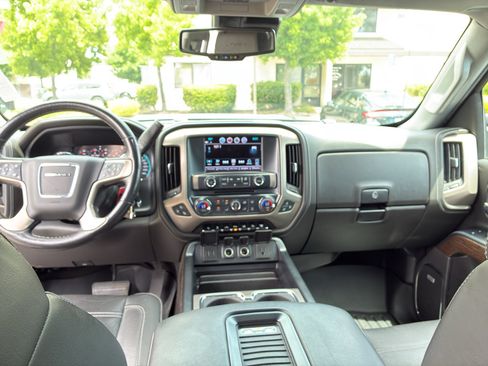 Used 2018 GMC Sierra 2500 Denali w/ Duramax Plus Package AWD/4WD image 54