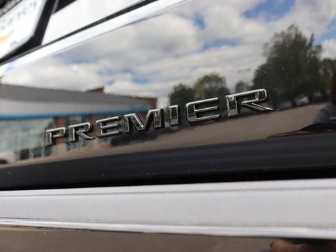 New 2025 Chevrolet Suburban Premier image 38