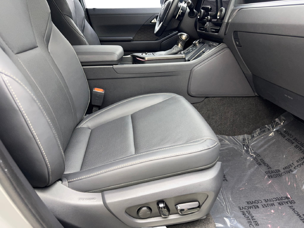 Used 2025 Lexus GX 550 w/ Cold Area Package AWD/4WD image 48