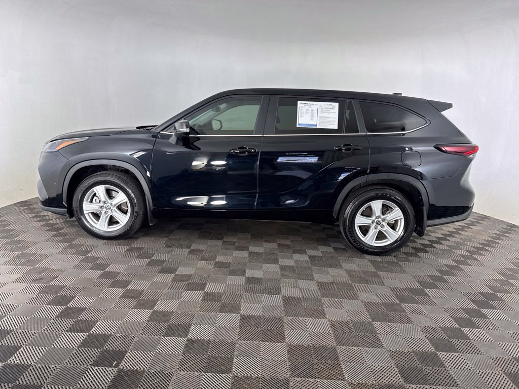 Used 2024 Toyota Highlander LE AWD/4WD image 13