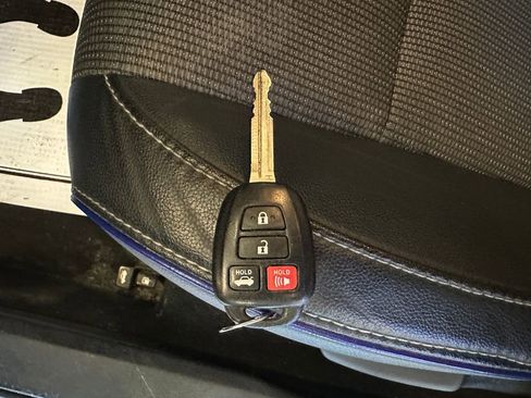 Used 2018 Toyota Corolla SE FWD image 17