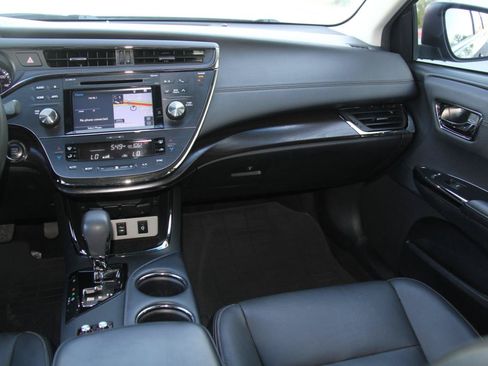 Used 2016 Toyota Avalon XLE Premium FWD image 10