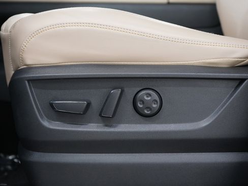 Used 2025 Nissan Armada Platinum image 31