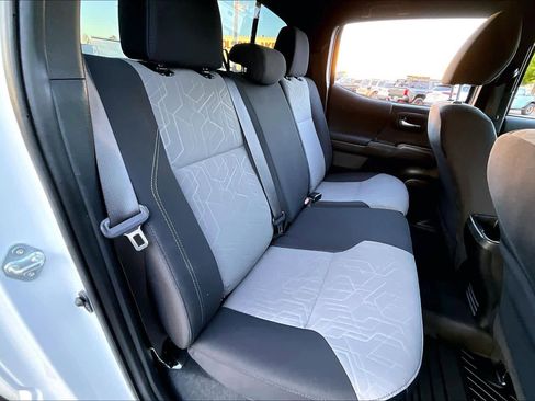 Certified 2023 Toyota Tacoma TRD Off-Road w/ Technology Package AWD/4WD image 19