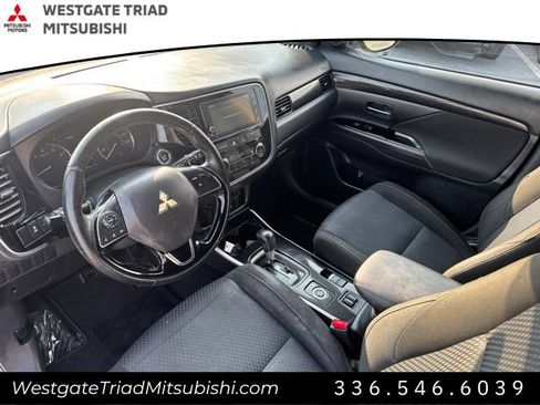 Used 2018 Mitsubishi Outlander LE AWD/4WD image 6