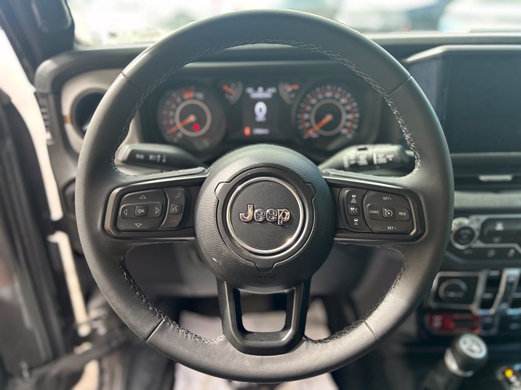 Used 2018 Jeep Wrangler Unlimited Rubicon w/ LED Lighting Group AWD/4WD image 22