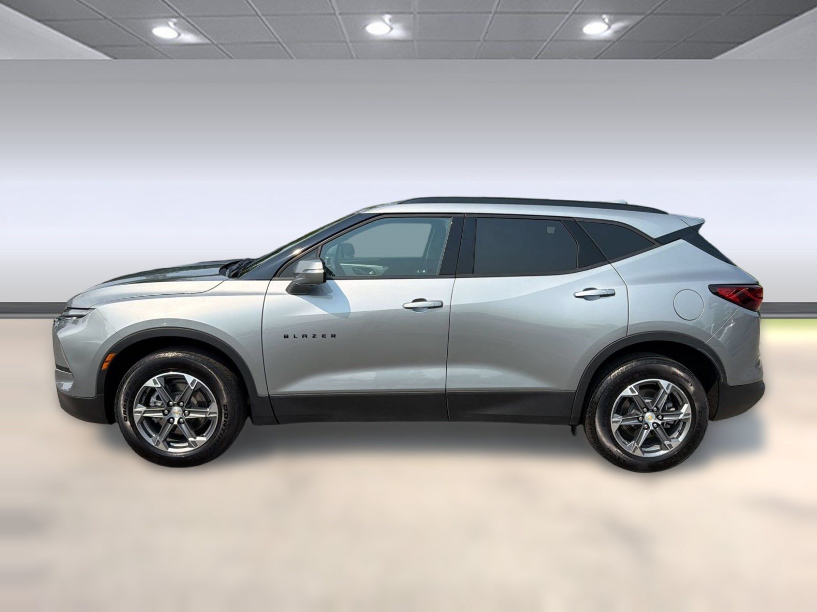 Used 2023 Chevrolet Blazer LT FWD image 2