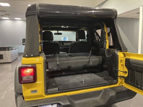 Used 2020 Jeep Wrangler Sport S image 32
