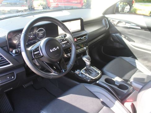 Certified 2026 Kia Seltos EX FWD image 21