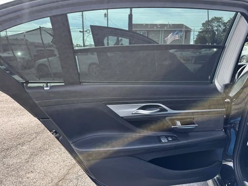 Used 2022 BMW 740i xDrive w/ M Sport Package AWD/4WD image 14