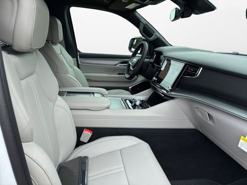 New 2026 Jeep Grand Wagoneer L Limited AWD/4WD image 24