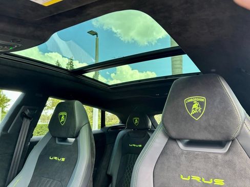 Used 2024 Lamborghini Urus Performante AWD/4WD image 34