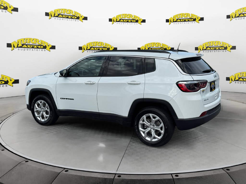 Used 2024 Jeep Compass Latitude AWD/4WD image 3