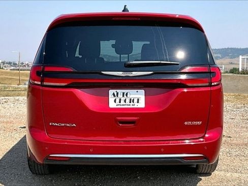 Used 2025 Chrysler Pacifica Select FWD image 6