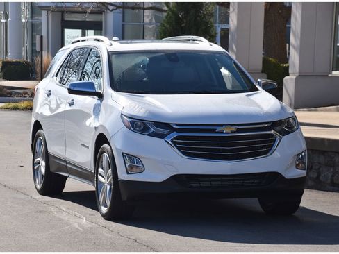 Used 2018 Chevrolet Equinox Premier image 2
