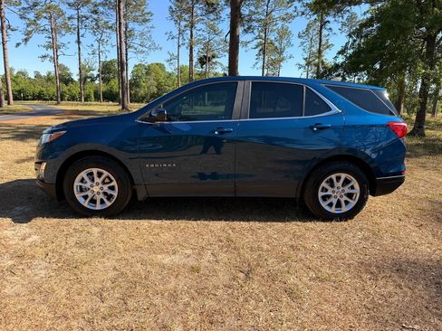Used 2021 Chevrolet Equinox LT FWD image 2