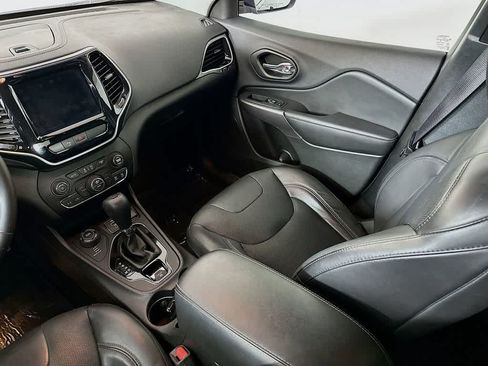 Used 2019 Jeep Cherokee Limited AWD/4WD image 11