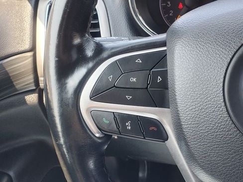 Used 2020 Jeep Grand Cherokee Altitude AWD/4WD image 12