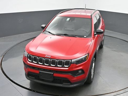 Used 2024 Jeep Compass Latitude AWD/4WD image 36