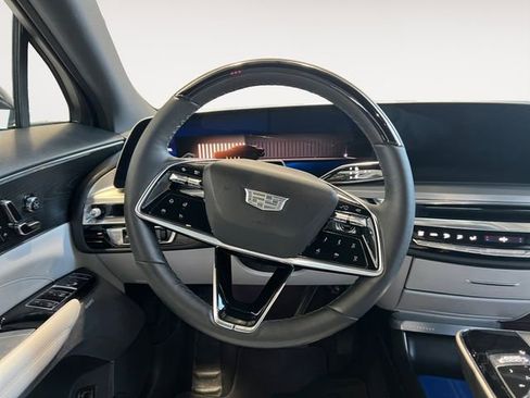 Used 2024 Cadillac Lyriq Luxury AWD/4WD image 10