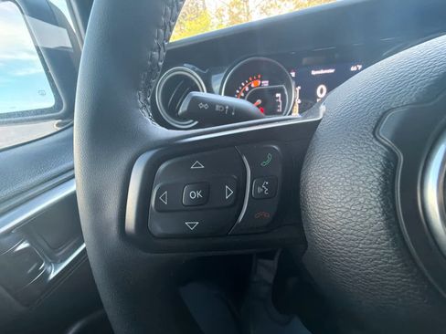 Used 2023 Jeep Wrangler Unlimited Sport image 24