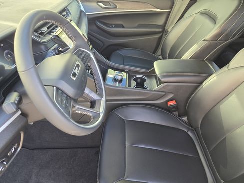 Used 2024 Jeep Grand Cherokee L Limited w/ Black Appearance Package image 16